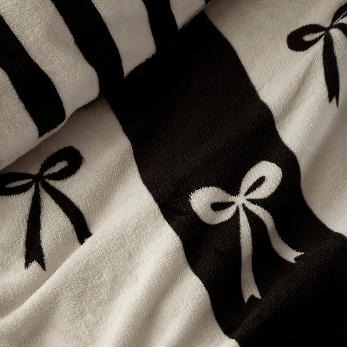 Bows Monochrome Easy Care Duvet Cover Set - product image 3