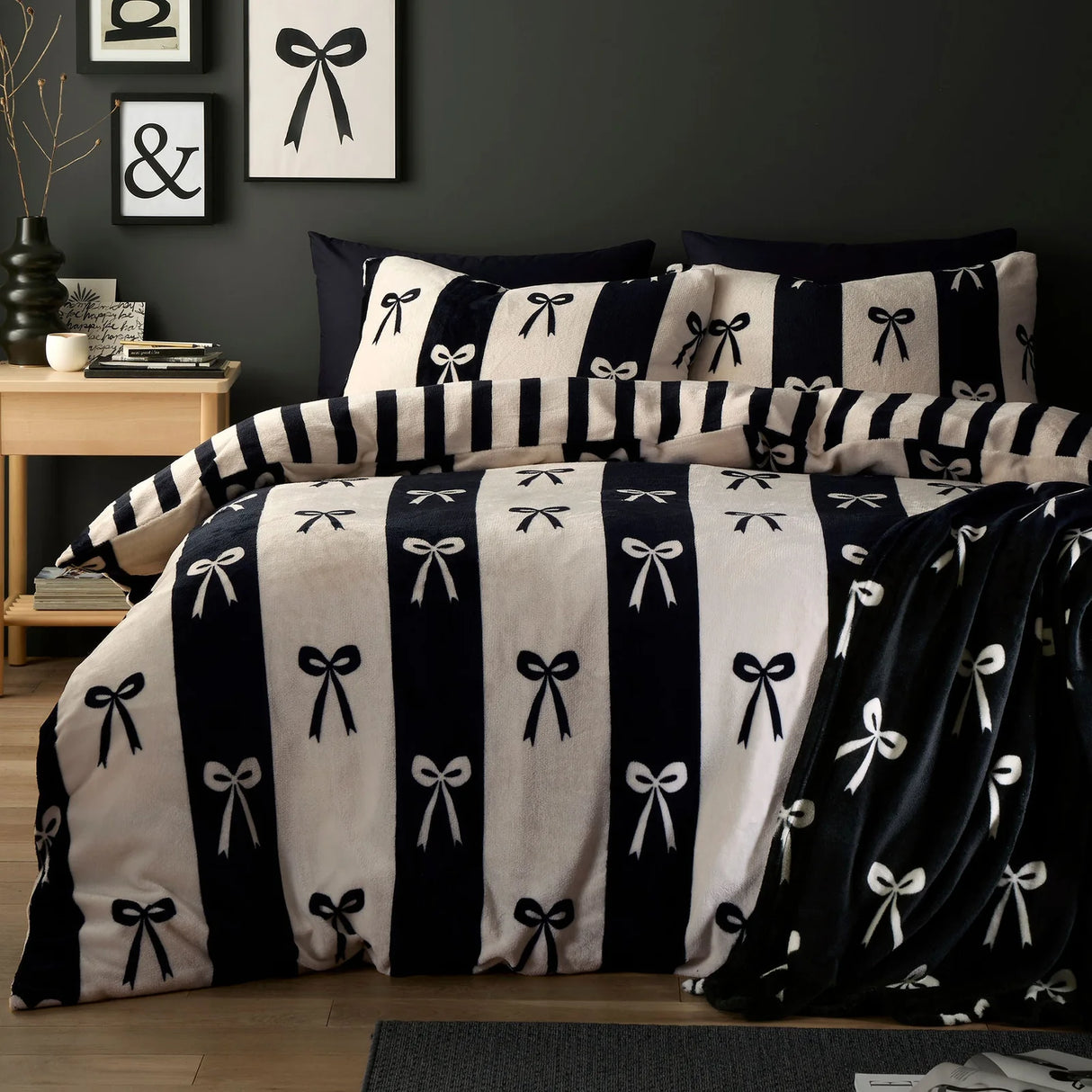 Bows Monochrome Easy Care Duvet Cover Set - product image 5