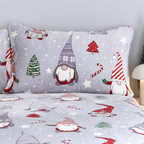 Catherine Lansfield Festive Gnomes Christmas Duvet Cover Set 8