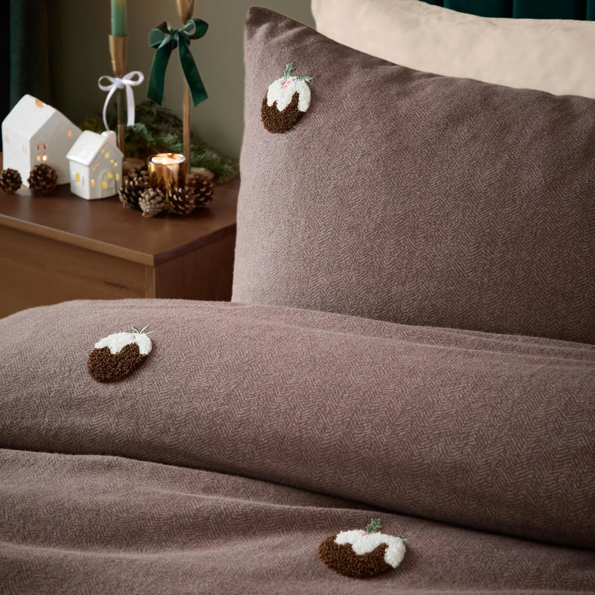 Christmas Puddings Tufted Duvet Cover Set image 2