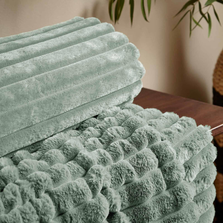 Cosy Ribbed Throw Green - Ideal