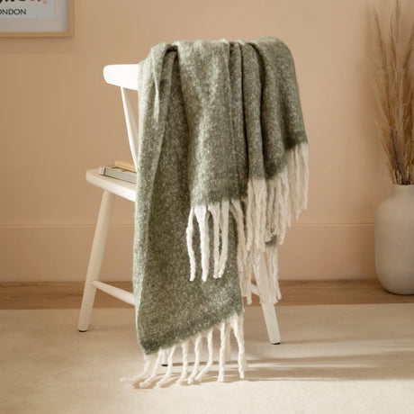 Cozy Woven Tasselled Throw Green 140 x 180cm - image 1