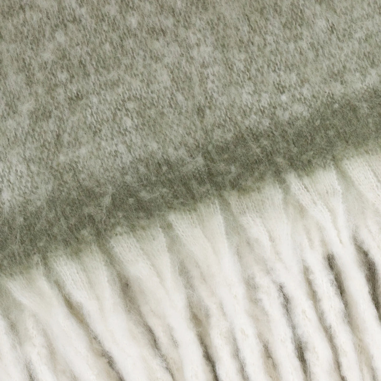 Cozy Woven Tasselled Throw Green 140 x 180cm - image 4