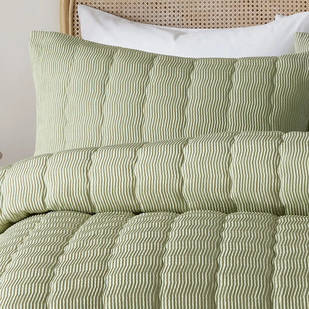 Crinkle Wave Green Easy Care Duvet Cover Set - product image 2