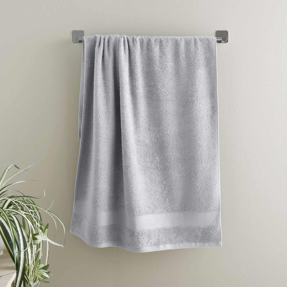 Catherine Lansfield Anti-Bacterial 500gsm Towel - Silver