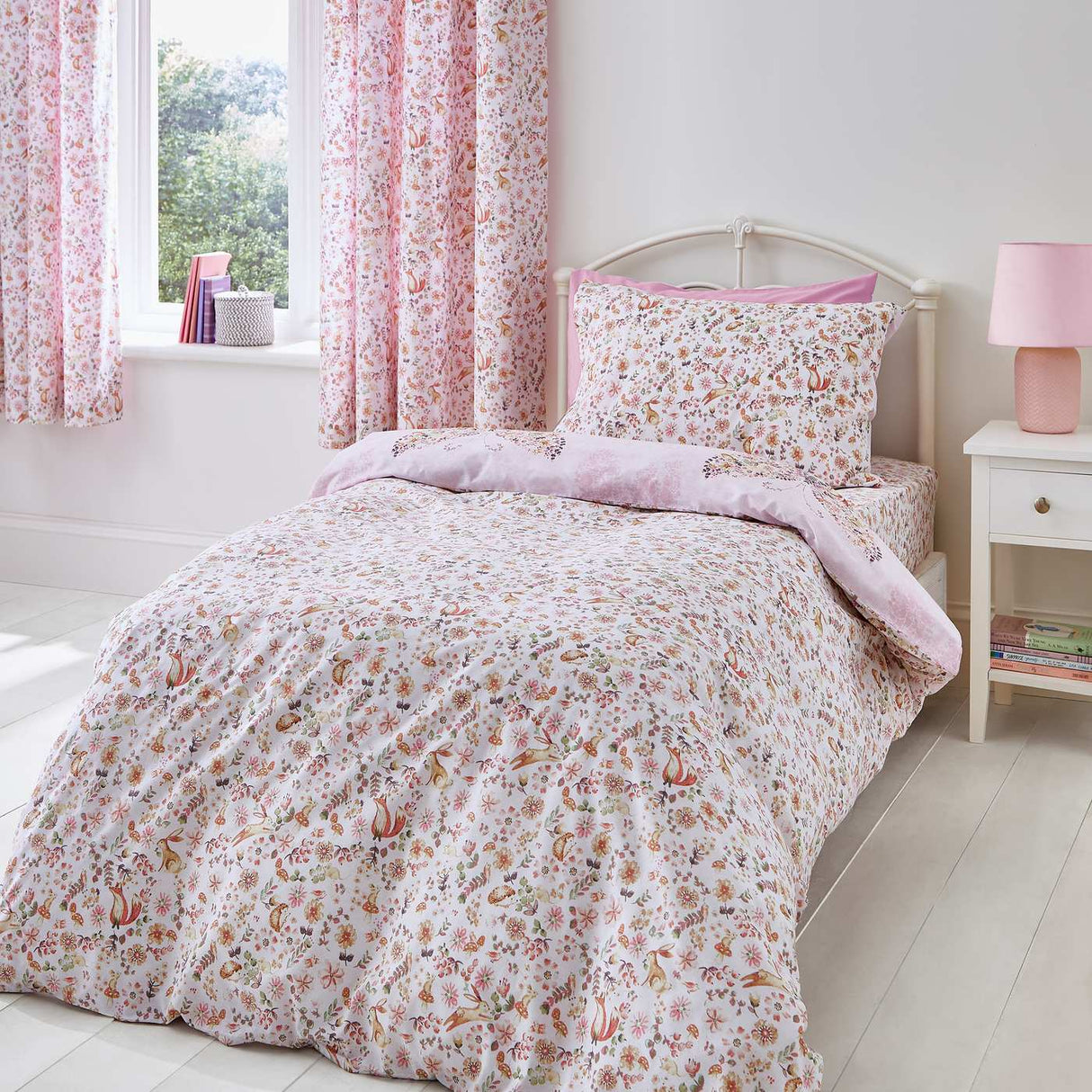 Catherine Lansfield Enchanted Butterfly Wallpaper Pink