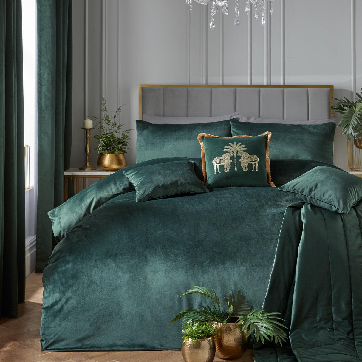 Laurence Llewelyn-Bowen Montrose Luxury Velvet Duvet Cover Set - Bottle Green