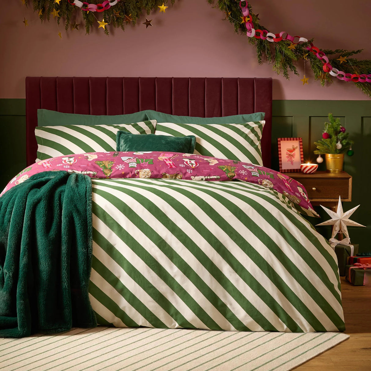 Feline Festive Reversible Christmas Duvet Cover Set image 2