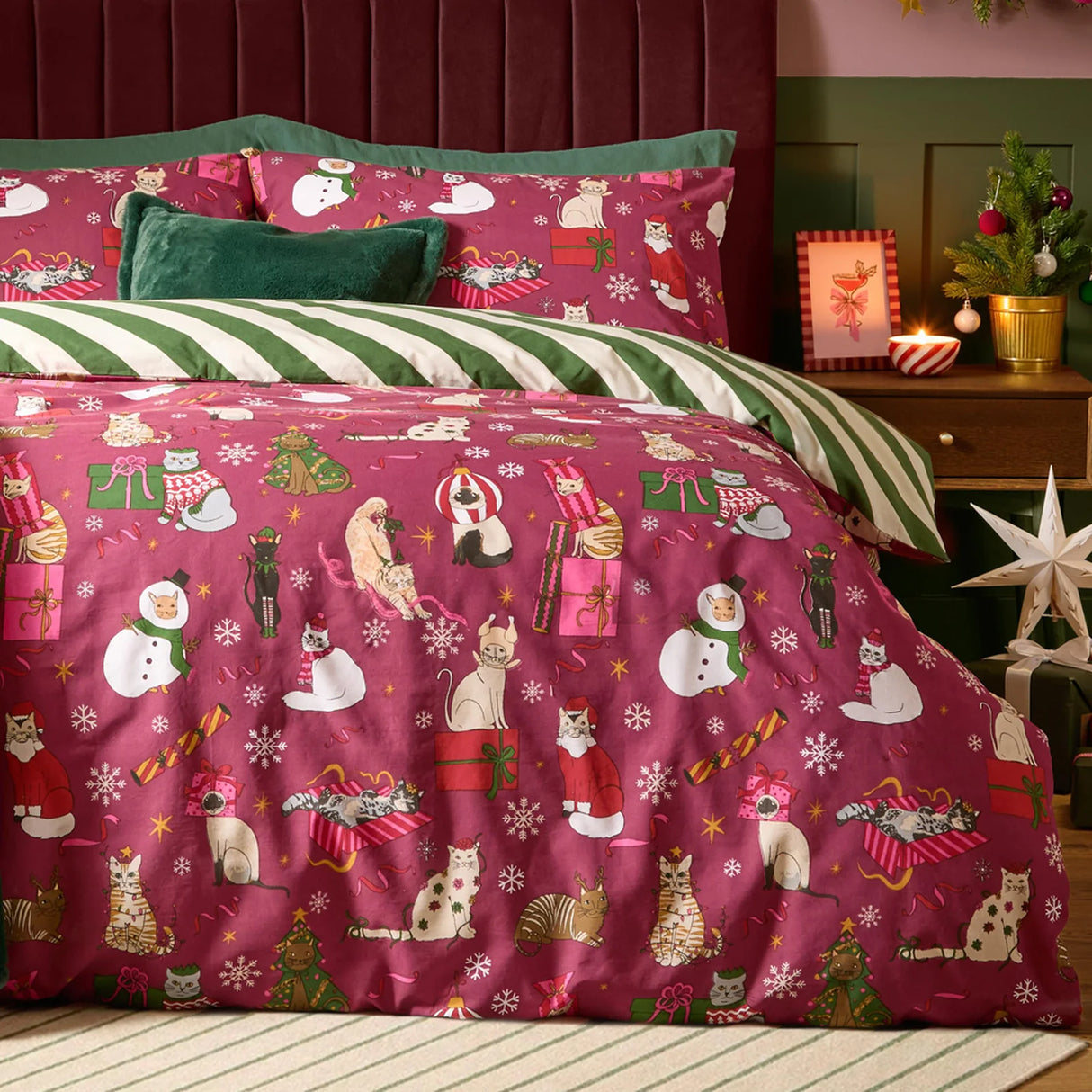 Feline Festive Reversible Christmas Duvet Cover Set image 4