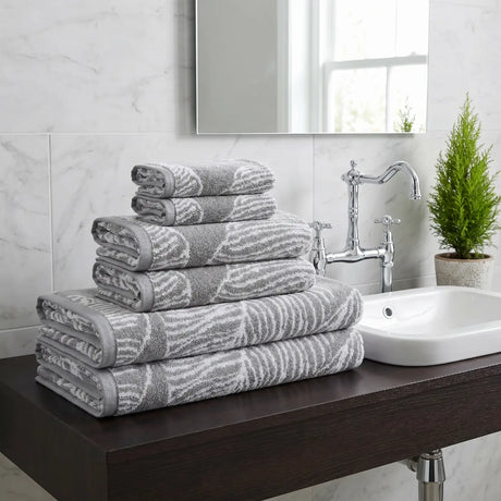Matteo Leaf Jacquard 550gsm Green Cotton Bathroom Towel