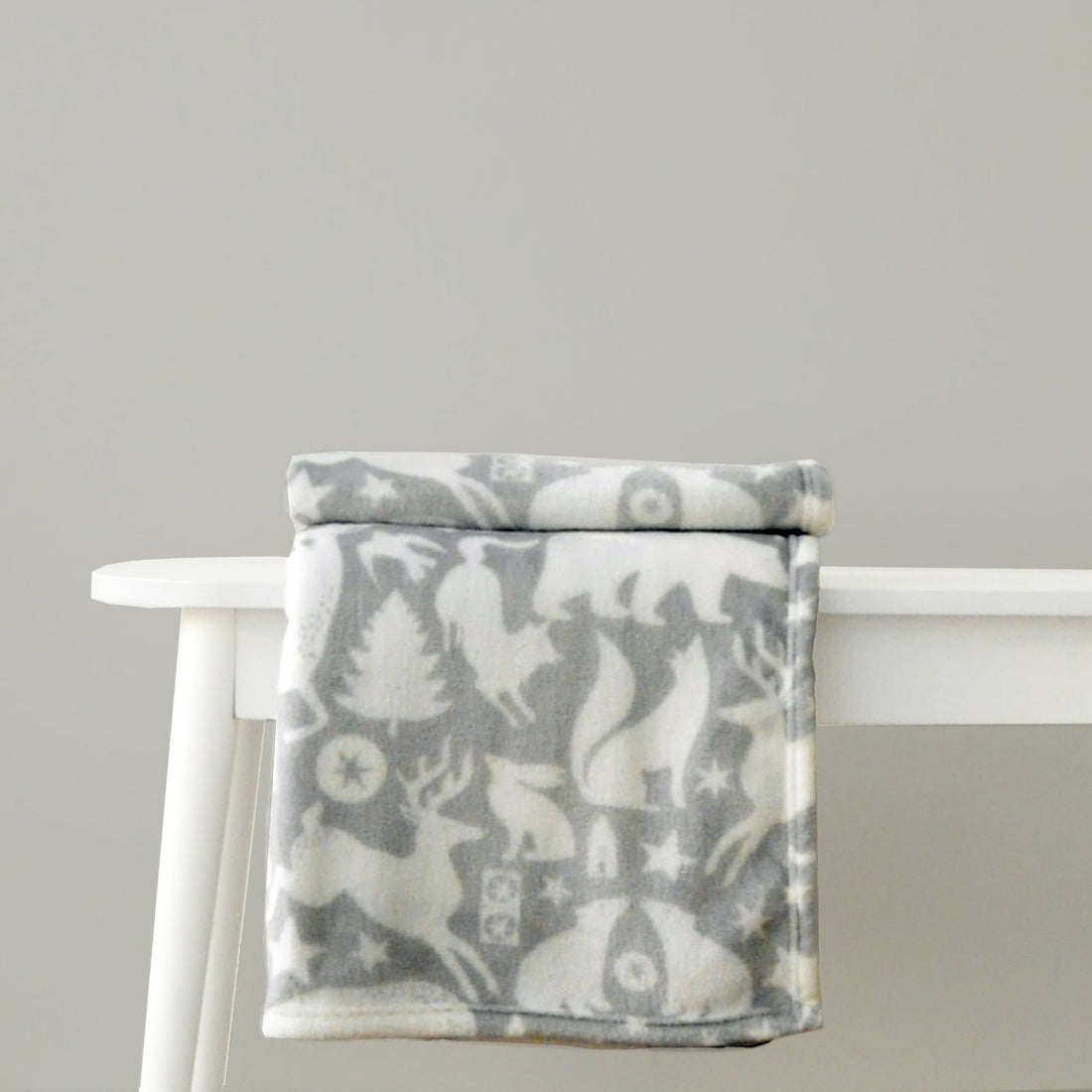 Snug Scandi Animals Cosy Fleece Throw – Grey – 120cm x 150cm