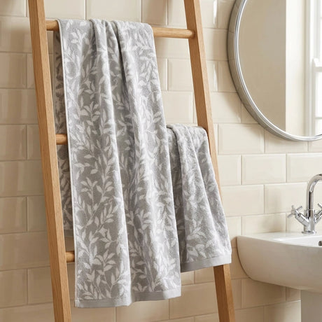 Sandringham Jacquard Leaf 550gsm Towel 4