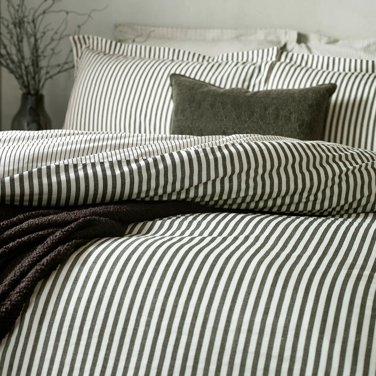 Hebden Black 100% Cotton Duvet Cover Bedding Set - additional product view 1