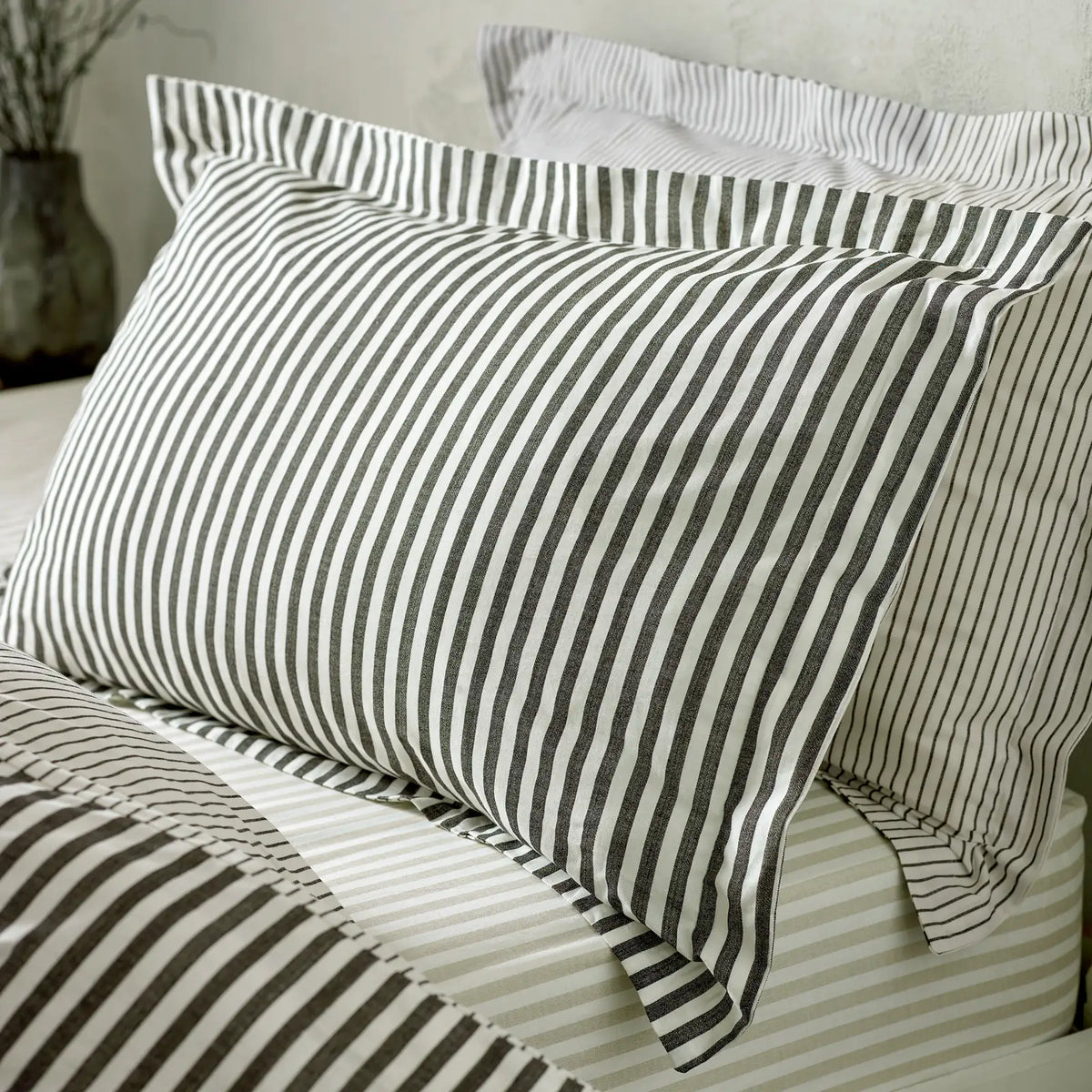 Hebden Black 100% Cotton Duvet Cover Bedding Set - additional product view 3