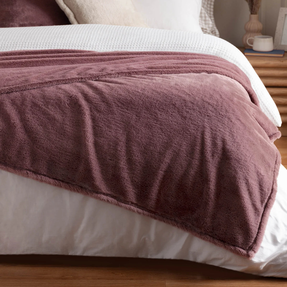 Kallu Faux Fur Reversible Mulberry Velvet Throw Blanket 130cm x 180cm / 150cm x 200cm - additional product view 2