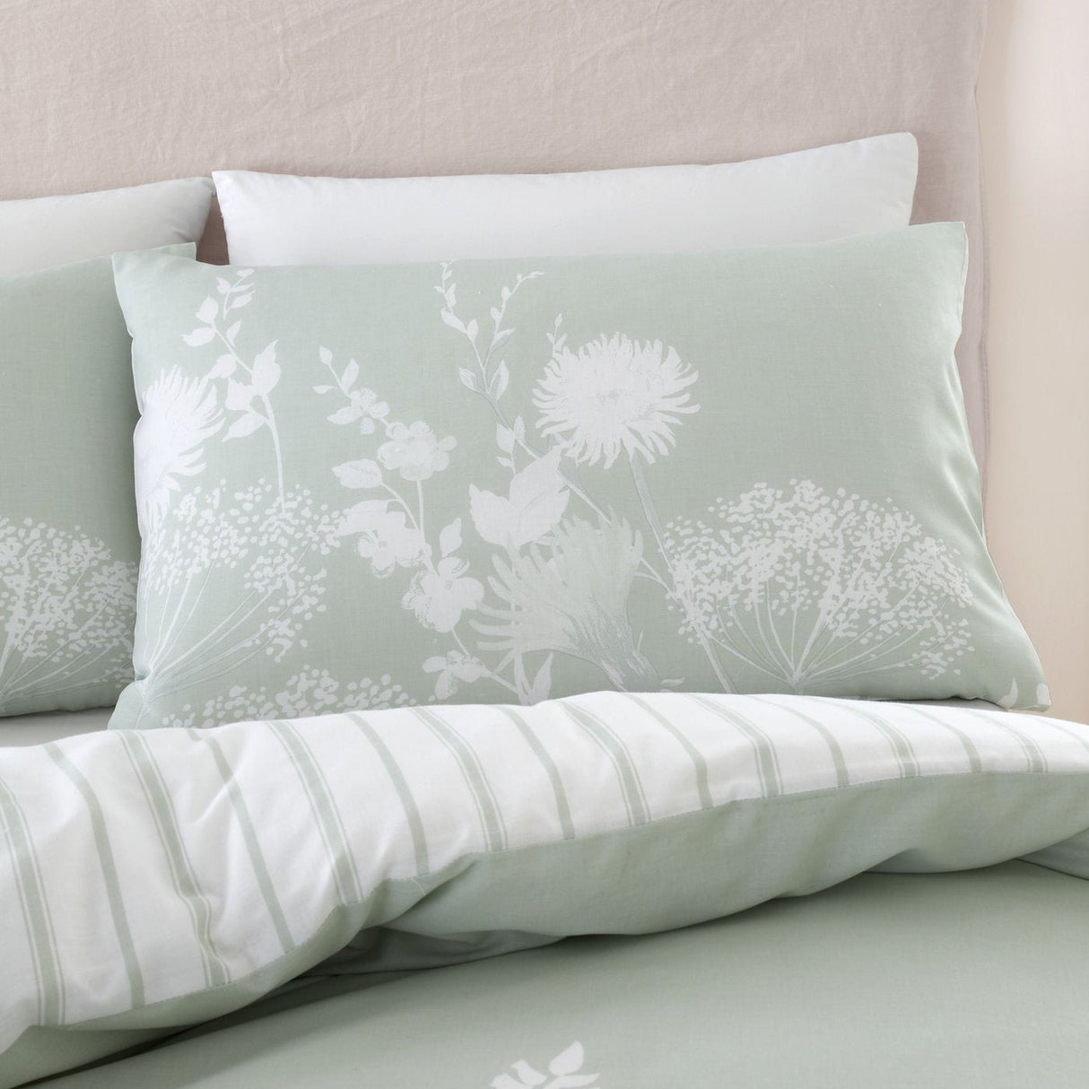 Catherine Lansfield Meadowsweet Floral Reversible Duvet Cover Set with Pillowcase Green