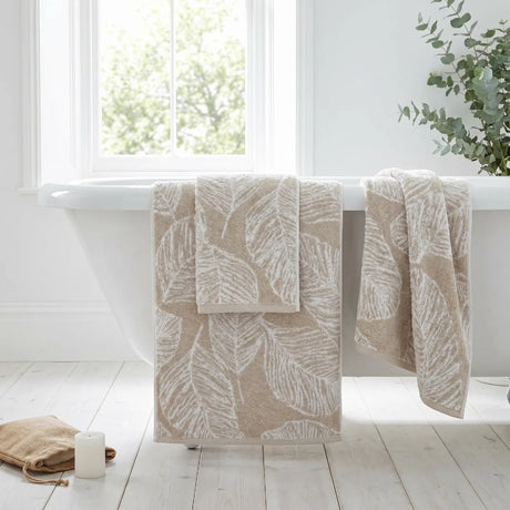 Matteo Leaf Jacquard 550gsm Green Cotton Bathroom Towel