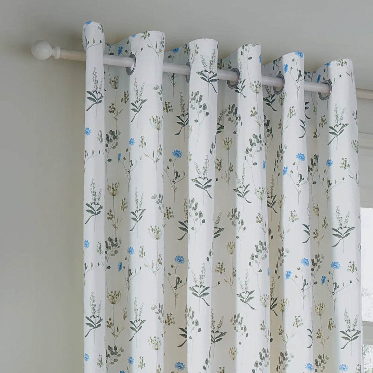 Nature Meadow 100% Cotton Lined Eyelet Curtains White/Cornflower - image 3