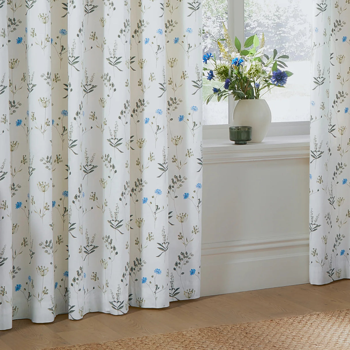 Nature Meadow 100% Cotton Lined Eyelet Curtains White/Cornflower - image 4