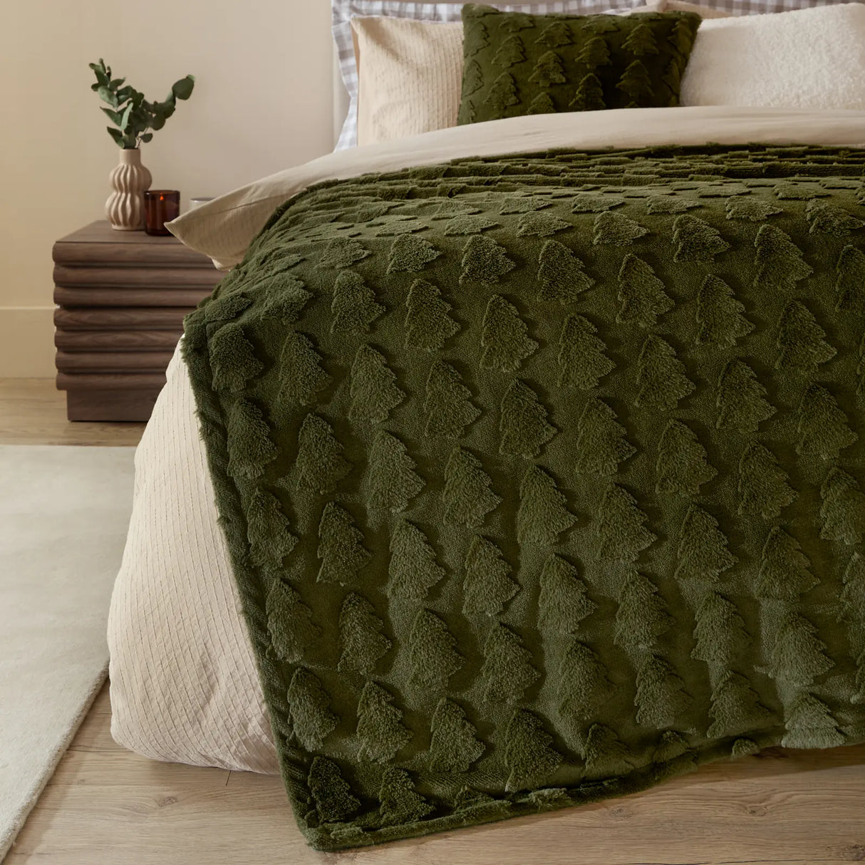 Pines Faux Fur Throw Forest Green 150 x 200cm - image 1