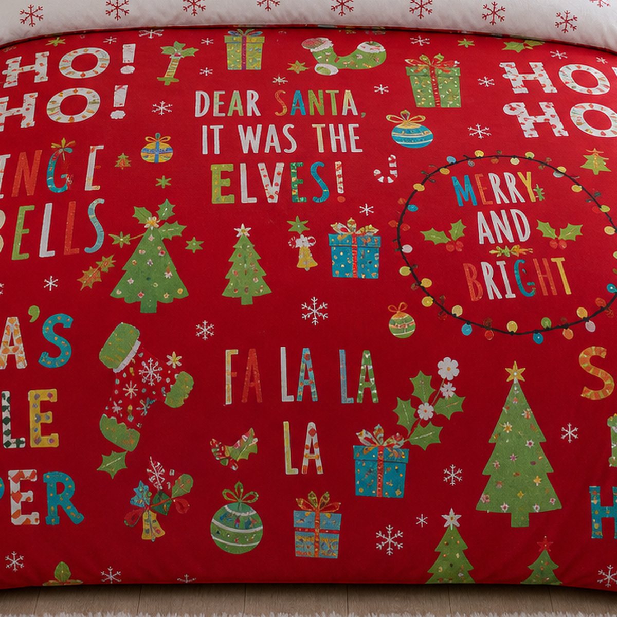 Macro close-up of the polycotton fabric on the Santa's Little Helper Christmas Polycotton Duvet Cover Set