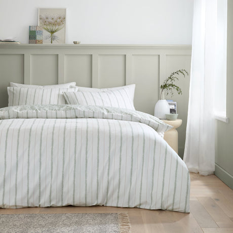 Bianca Scallop Floral 200 Thread Count Cotton Percale Reversible Single Duvet Cover Set with Pillowcase Green