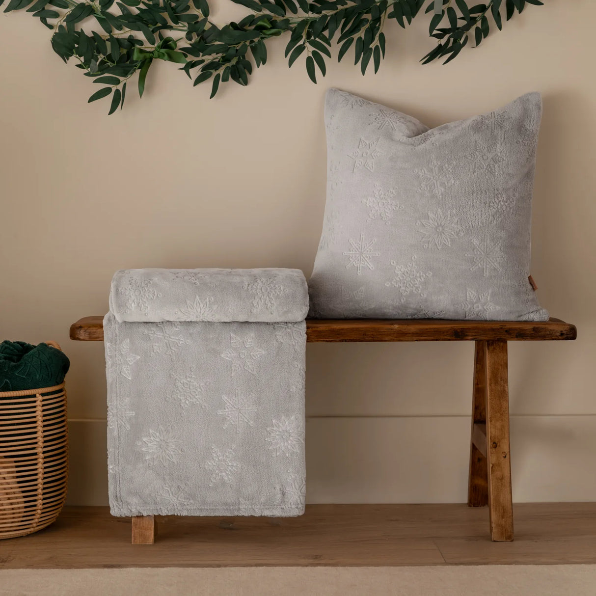 Snowflakes Soft Flannel Fleece Throw Grey 140 x 180cm - image 5
