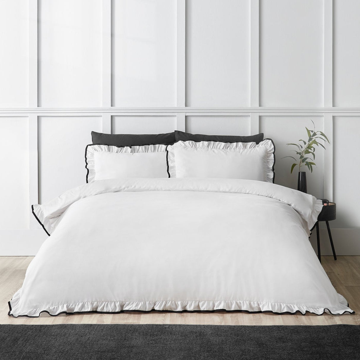 Catherine Lansfield So Soft Mono Frill Detail Duvet Cover Set - White / Black