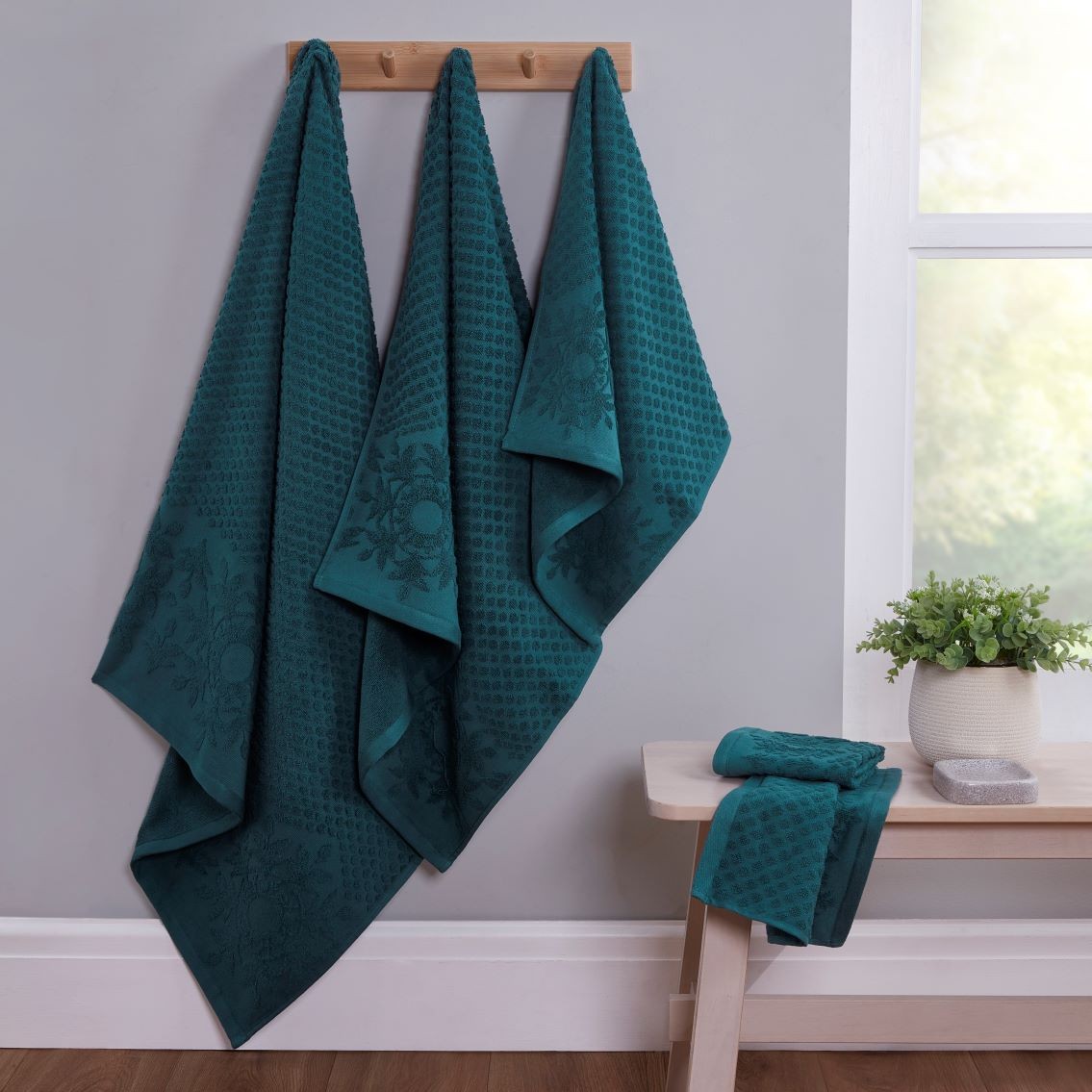 Versailles Jacquard 500gsm Cotton Towels by Rapport Home