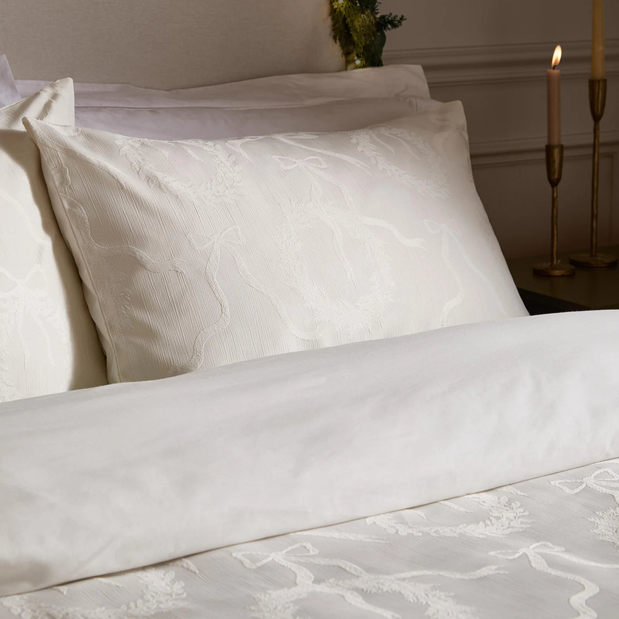 Winter Wreath Jacquard Duvet Cover Set image 2