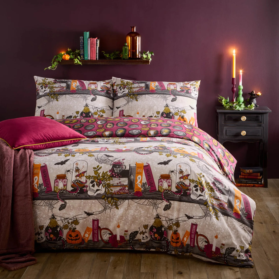 Witchy Tales Printed Reversible Duvet Cover Set Multicolour